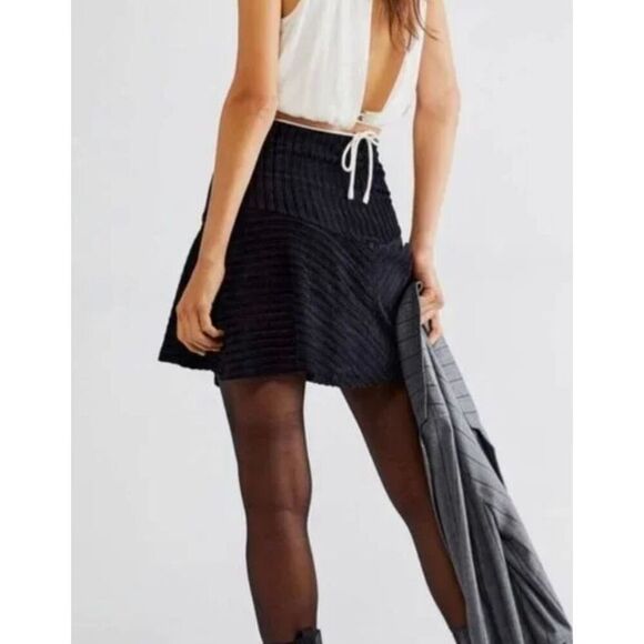 Free People Black Velvet Ribbed High Waisted Flowy Mini Skirt  size xs - Picture 8 of 9
